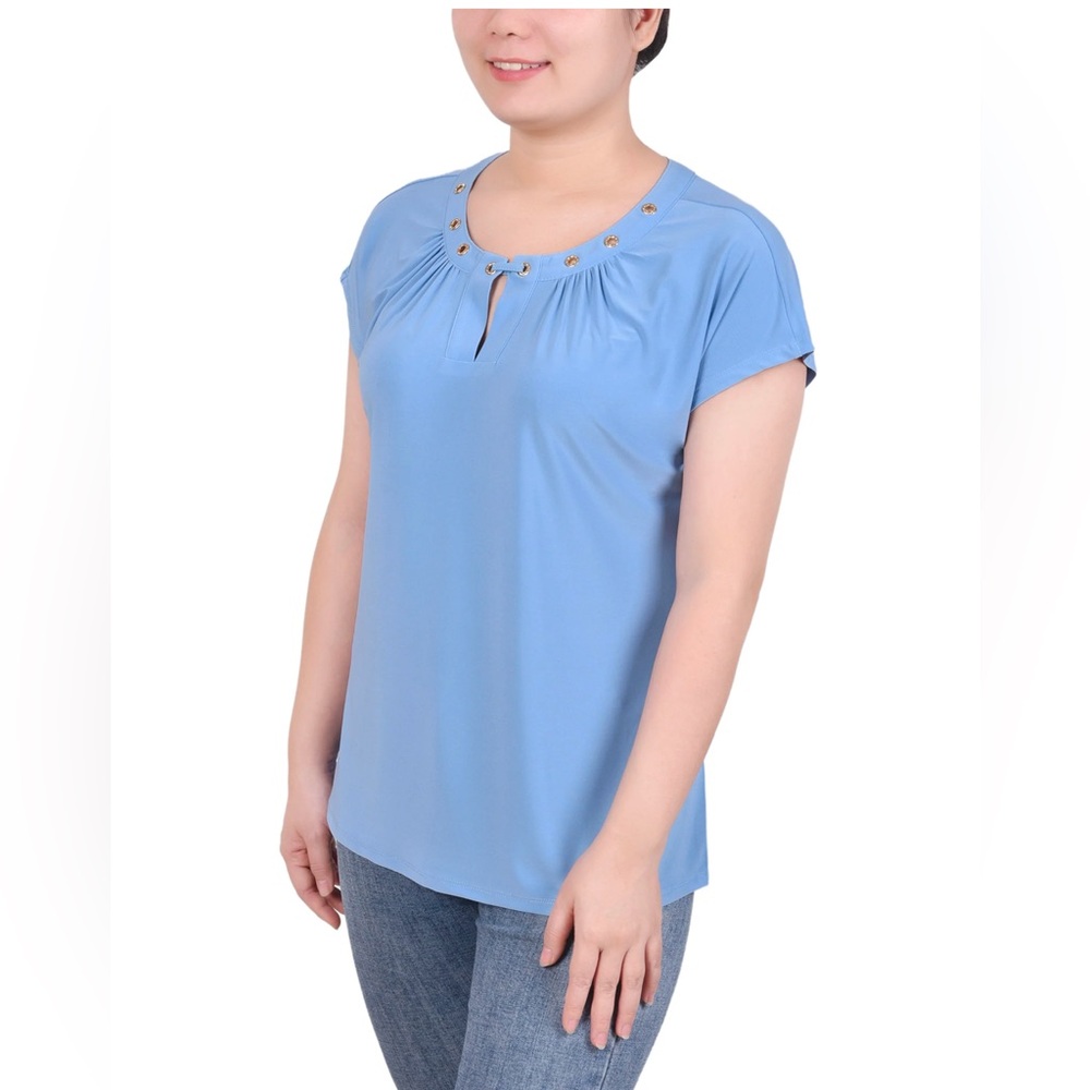 New NOTATIONS Women's Short Sleeve Grommet Top with Keyhole - Picture 2 of 4